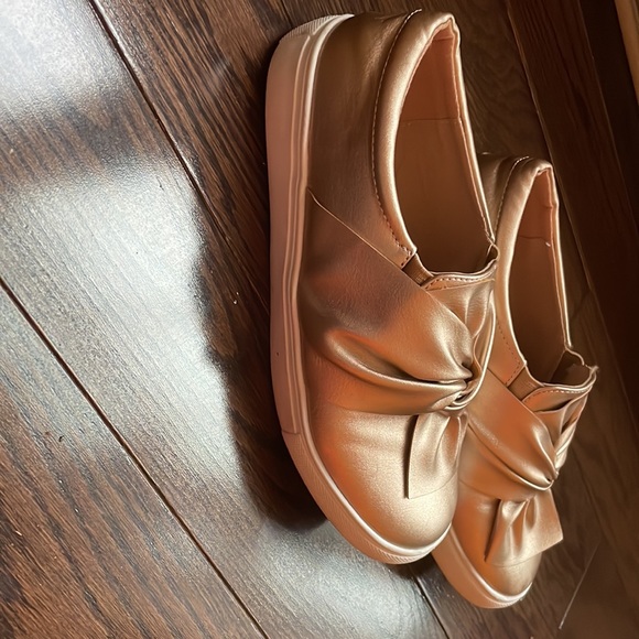 Boohoo Kids Gold Slip On Sneakers Size 2 - Picture 3 of 4